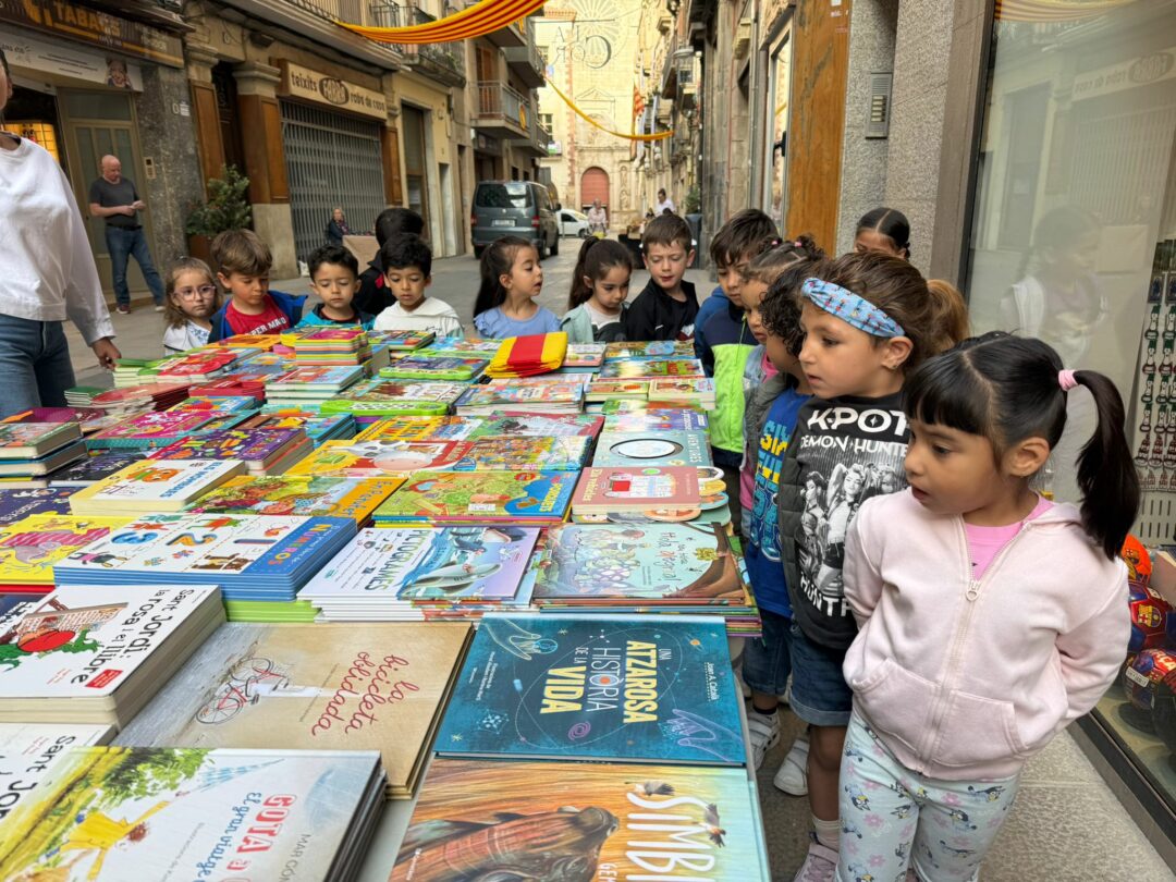 Sant Jordi a Educació Infantil: llibres, contes i descobertes per la ciutat 